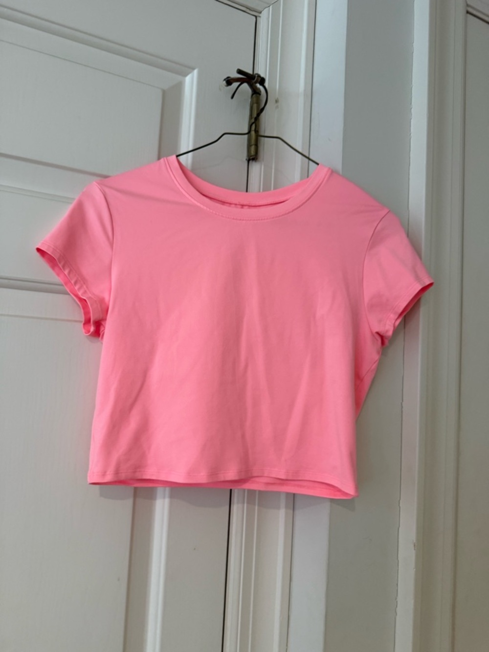 ALO NEON BUBBLEGUM CROP TOP SIZE S